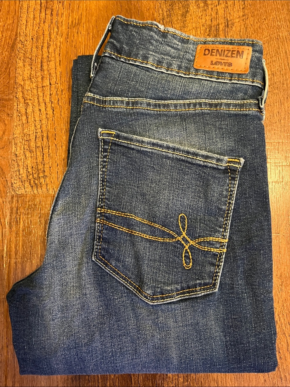 Denizen from Levi's Women's Skinny Jeans - Blue with Gold Stitching